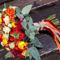 Букет невесты из кустовой розы с добавлением пионовидной