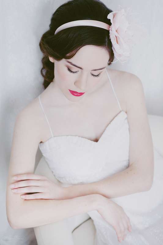 Нежный образ невесты украсил ободок с розовым цветком из шелка ручной работы - фото 2076612 J Media Holding, свадебное агентство