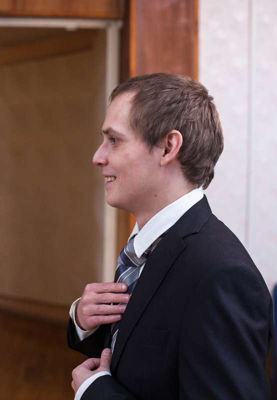 Белая рубашка с черным пиджаком и серо-синим галстуком
 - фото 2111566 Свадебный фотограф Руслан Бабаев