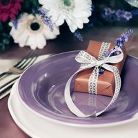 Подарок гостям!
Прекрасный способ выразить благодарность гостям, за то что они разделили один из самых важных  моментов в вашей жизни.
Внутри тематической упаковки находиться мыло ручной работы. Упаковка может быть подобрана в стилистике свадьбы.