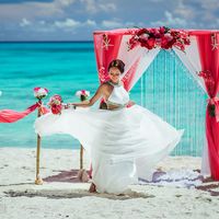 Невеста на пляже в Доминикане