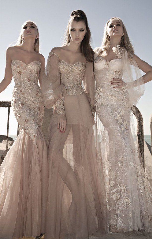 Невесты в прямых кружевных платьях бежевого цвета с декором из цветов и бисера  - фото 2404730 Виктория Башкуева