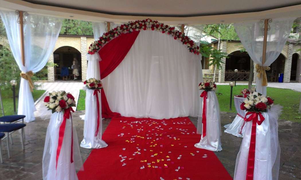 Оформление выездной регистрации в красном цвете. - фото 2410633 Арт-группа "Оскар" - организация свадьбы