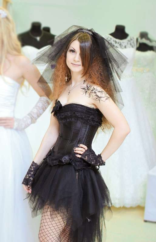 Невеста в пышном серном платье с корсетом с рюшами на лифе  - фото 2434521 Ася Шамова фото-видеосьёмка
