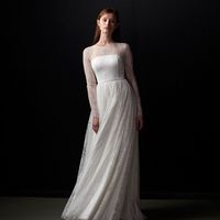 «РЭЙН» свадебная коллекция 2016 МД Юнона

Целомудренная модель свадебного платья из шёлка, покрытого тончайшим кружевом шантильи с длинным рукавом. Застёжка на пуговицах и молнии.