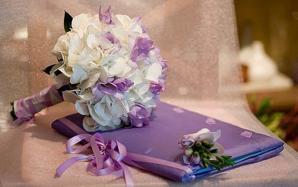 Букет невесты из белых гортензий и сиреневых эустом - фото 2619453 Студия флористики "Цветочные мотивы"