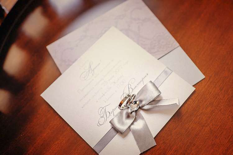 Приглашение на свадьбу, в цветах соответствующих тематике торжества, в бело- серых тонах - фото 2579191 Фотограф Ирина Федосеенко