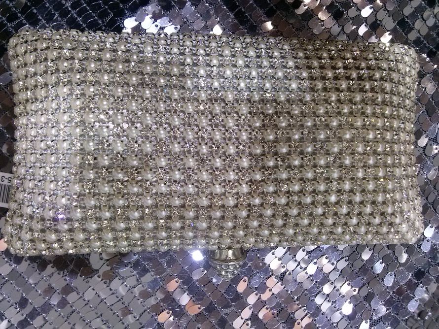 Серебристо-жемчужная сумочка клатч - фото 2603555 Свадебные аксессуары Italia