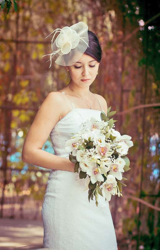Невеста в белом платье "русалка" с пышной юбкой со шлейфом и кружевным корсетом - фото 2638273 Фотограф Зуля Ильясова 
