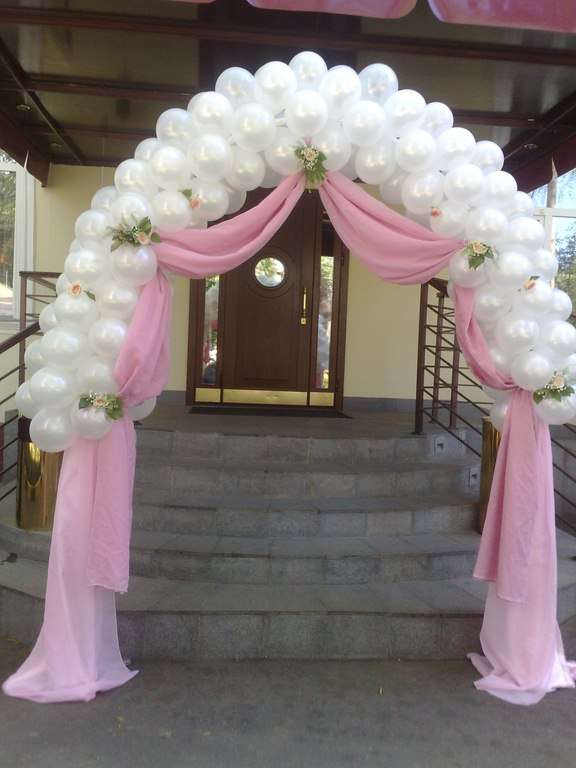 Арка на вход: Золотой гусь (шары, ткани, живые цветы) - фото 3215197 Дизайн-студия "Мишка" - оформление свадьбы