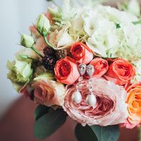 Букет невесты с пионовидными розами.