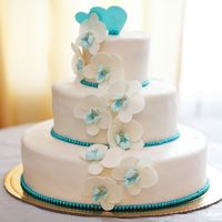 Варианты свадебных тортов огромное количество! Мы изготовим любой свадебный торт, который Вам понравится!