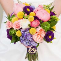 Букет невесты из пионов, роз, краспедий, астр и гортензий в розовых, сиреневых и зелено-желтых тонах