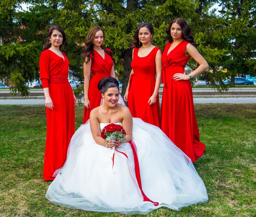 Невеста и подружки в красном - фото 2781337 Стилист Ирина Воробьева