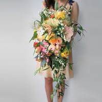 амариллис, хризантема, пионовидные розы, тюльпаны, нарциссы