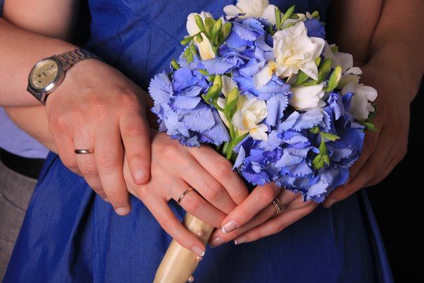 Букет невесты из голубых гортензий и белых фрезий - фото 2982517 Floristic studio "Klever"
