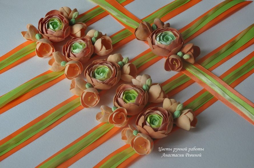 Ярко-оранжевые браслеты для подружек невесты