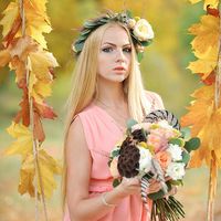 Девушка с букетом на качели Осень