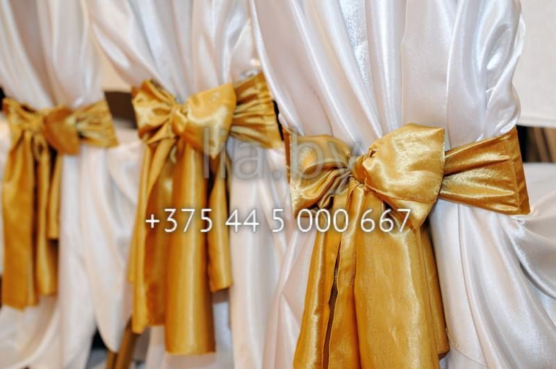 золотой бант на белом чехле - фото 3776429 Салон флористики и декора Liaby