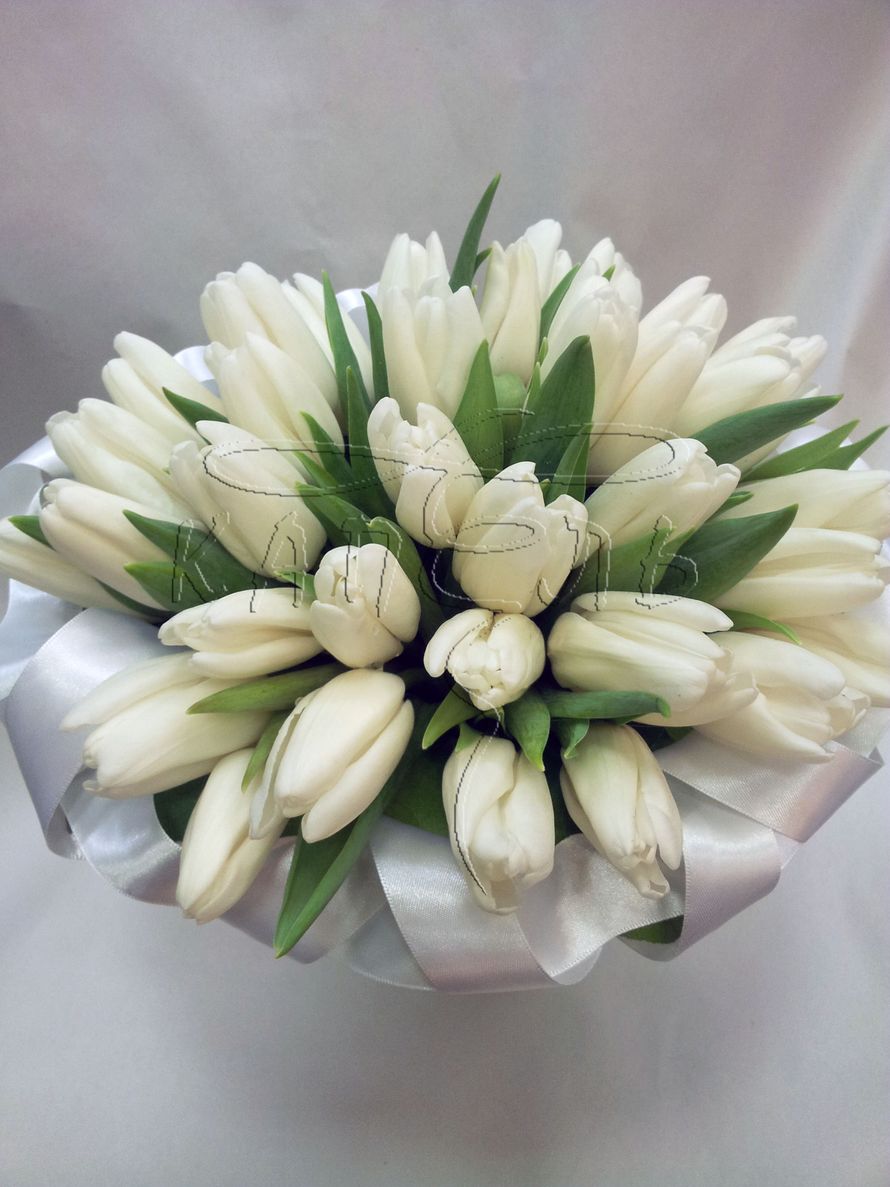 свадебный букет невесты из тюльпанов на своих ногах - фото 3175717 Кладовая цветов и подарков - оформление