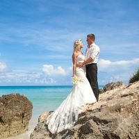 жених и невеста, съемка в Доминикане,  пляж Макао, океан, улыбка, любовь, счастье, молодость, скалы , небо