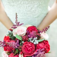 Красный букет невесты с пионовидными розами Полтава