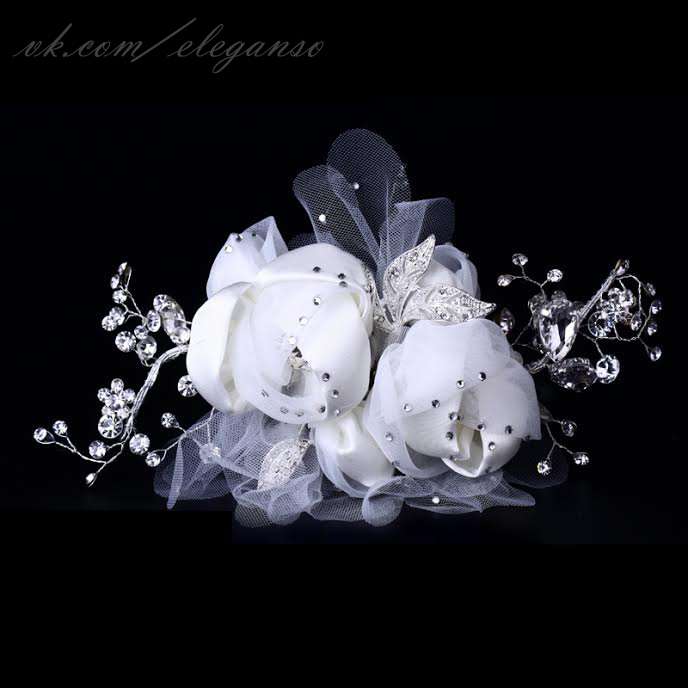 Украшение для волос в виде серебристой веточки со стразами и атласными розами - фото 3442631 Eleganso- элегантные украшения