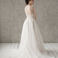Больше фото: 

Свадебное платье «Эмилия»
Цена: 59 900 ₽

Возможные цвета:
- белый
- молочный
- нежно-розовый
- жемчужно-кофейный
- припыленно-сиреневый
- припыленно-серый

При отсутствии в наличии нужного размера это платье может быть выполнено в размерах