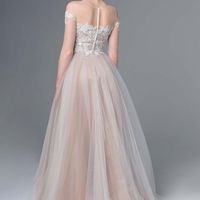 Больше фото: 

Свадебное платье «Муза»
Цена: 41 900 ₽

Возможные цвета:
- белый
- молочный
- нежно-розовый
- жемчужно-кофейный
- припыленно-сиреневый
- припыленно-серый

При отсутствии в наличии нужного размера это платье может быть выполнено в размерах 4
