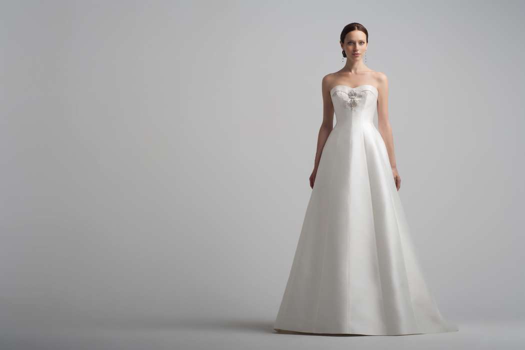Свадебное платье BAILEYS - фото 3643357 Свадебный салон Katrin Salon