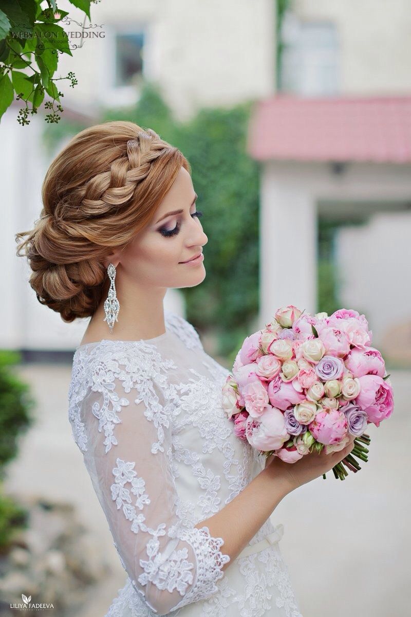 Свадебная прическа с плетением и выразительный макияж. - фото 2631501 Студия стилистов Анны Комаровой "Websalon wedding"