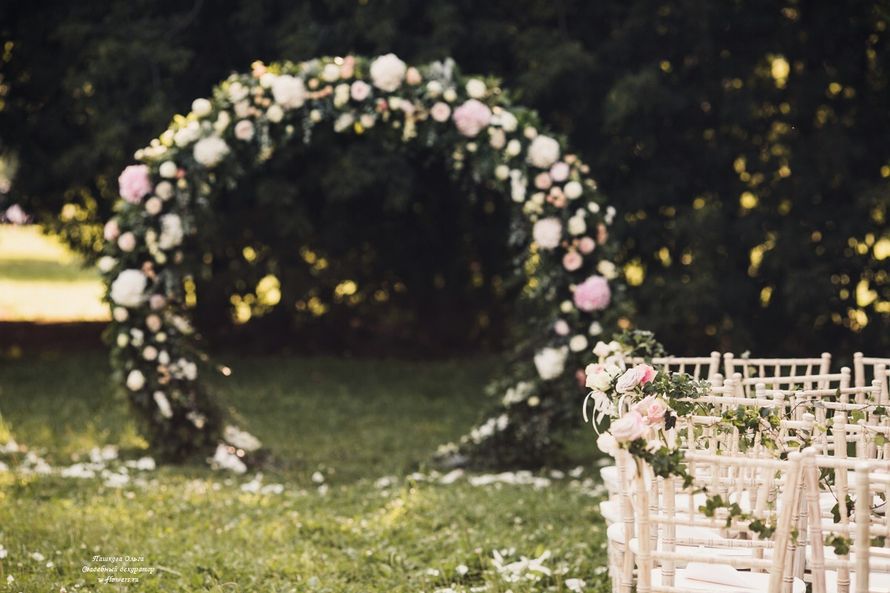 Круглая арка для выездной регистрации
Фото Елена Горина
Организация CrystalWedding
Декор Пашкова Ольга - фото 16253178 Пашкова Ольга - флорист-дизайнер