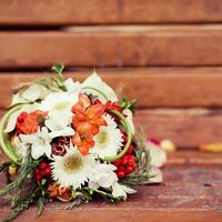 Осенний букет невесты из гербер и фрезий 