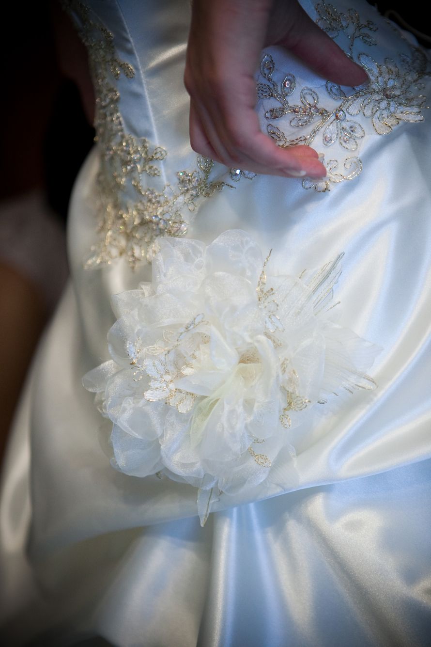 неотъемлемый декор платья-цветы сделаные вручную умелами мастерами - фото 891551 Дизайн-студия свадебных платьев Ольги Марцинук