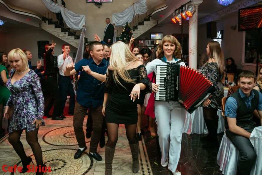 Юлия Черненко - аккордеон-шоу на ваш праздник - фото 9854276 Юлия - шоу с аккордеоном
