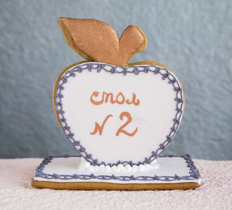 Пряничное 3-D яблоко с нумерацией стола - фото 4295345 Cookie craft - пряники и тортики ручной работы