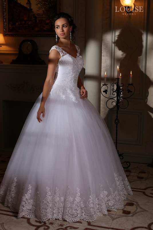 Rima
Модель привлекает своей чистотой и лаконичностью. Довершает образ идеальной невесты богато расшитый корсет платья и низ фатиновой юбки. - фото 4395355 Невеста01