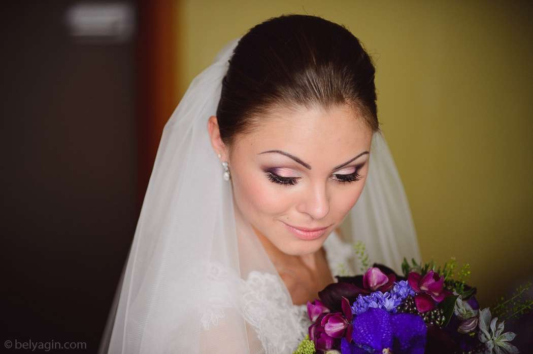 цветовая гамма свадебного букета повторяется в макияже глаз - фото 4446211 Свадебный визажист Душина Анастасия