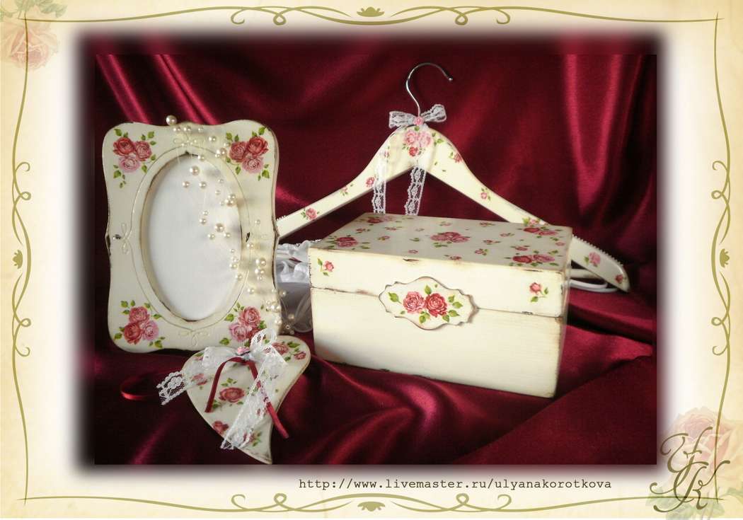 Свадебный набор: шкатулка для украшений, плечики для платья, рамка под фото и декоративное сердечко - фото 4515207 Ульяна Короткова