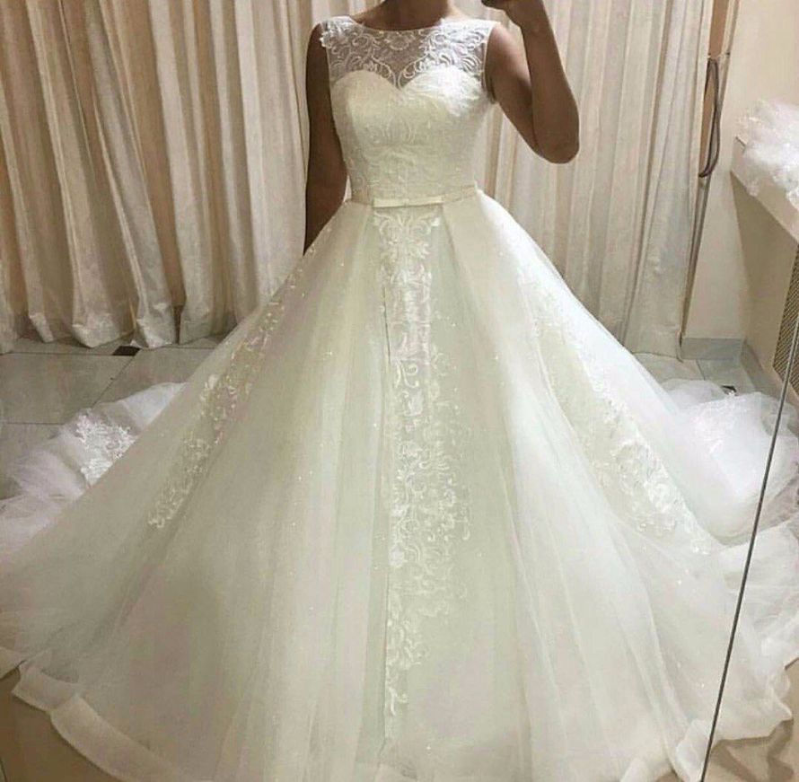 Свадебное платье с кружевным корсетом