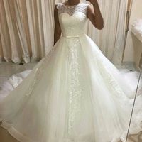 Свадебное платье с кружевным корсетом