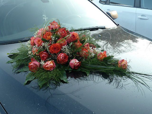 Украшение из живых цветов для свадебных автомобилей 
