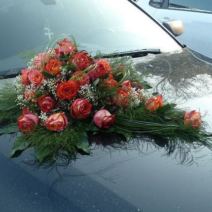 Украшение из живых цветов для свадебных автомобилей 
