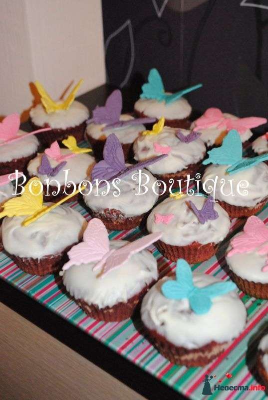 Маффины "Радужные бабочки" - фото 339517 Bonbons Boutigue - Свадебные торты
