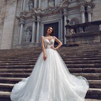 Беверли (MR)Романтичное свадебное платье А-силуэта с кружевным верхом-маечкой и поясом из жемчужных бусин