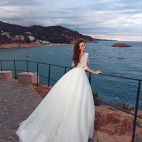 Бланка (MR)Обворожительное свадебное платье А-силуэта с пышной юбкой и прозрачным кружевным верхом