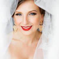 Ирина
фотограф Аня Буякова 
образ невесты(прическа и макияж)- я 
украшение в прическу ручной работы - я