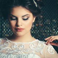 фотограф Вероника Рябова 
платье Дом свадьбы 
место Фан-фан Банкетный двор 
визажист-стилист и украшения в прическу ручной работы Альбина Апасова 