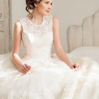 фотограф Вероника Рябова 
платье Дом свадьбы 
место Жуков-отель 
визажист-стилист и украшения в прическу ручной работы Альбина Апасова 