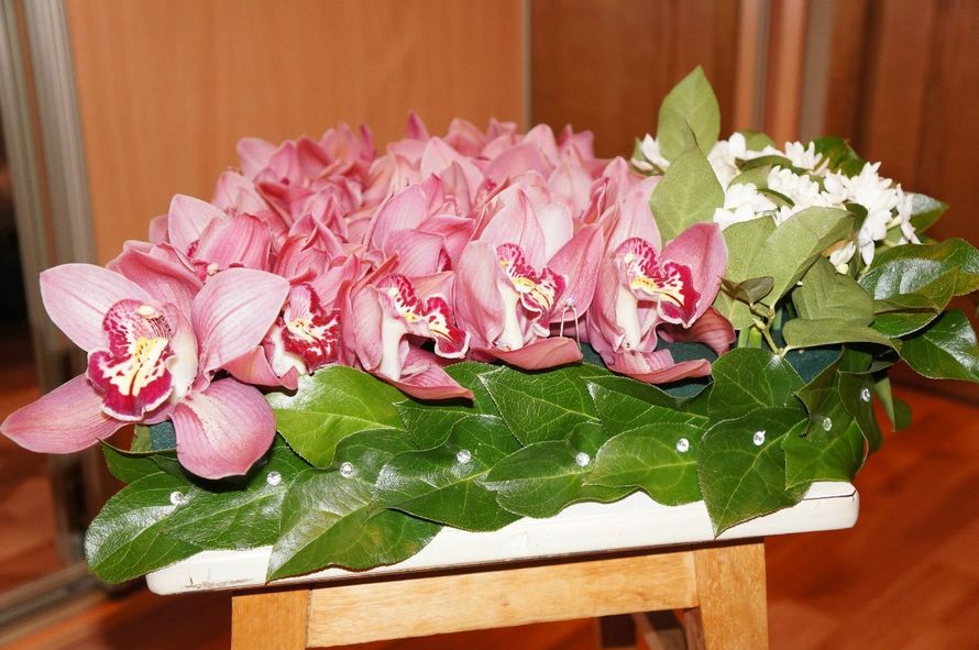 Букет в виде сердца из живых орхидей и нарцисиков. - фото 5404185 KatoTano -  оформление свадьбы